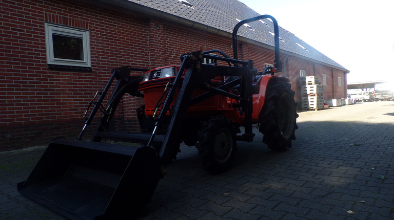 Kubota B1-17 mit Frontlader ab 125 € pro Monat.